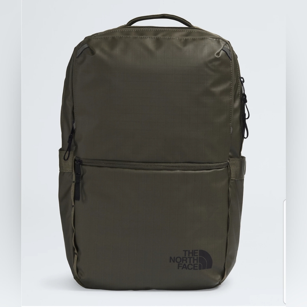 NEW! The North Face Base Camp Voyager Daypack NWT 12.16